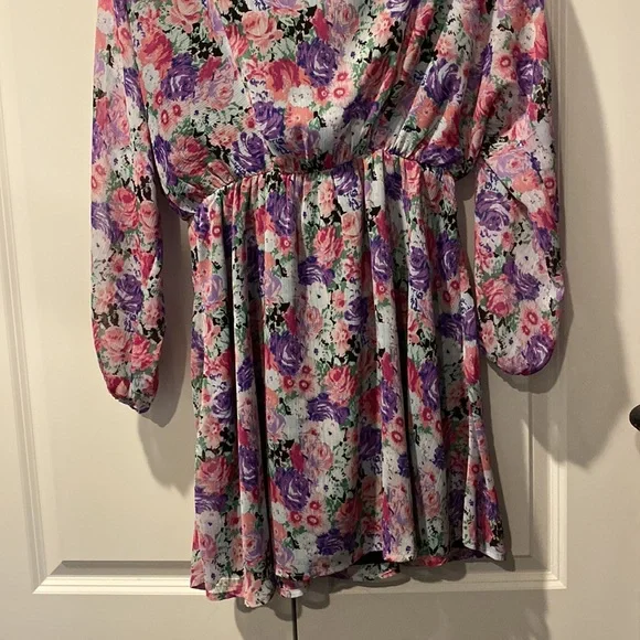 Wayf Long Sleeve Floral Print Mini Dress. Size S. Purple/Pink. Batwing Sleeve. - Picture 5 of 9